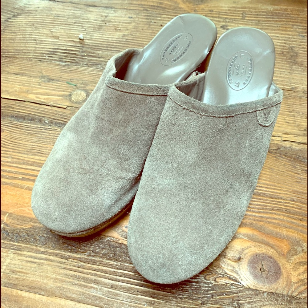 Tan suede clogs by American Outfitters size 8